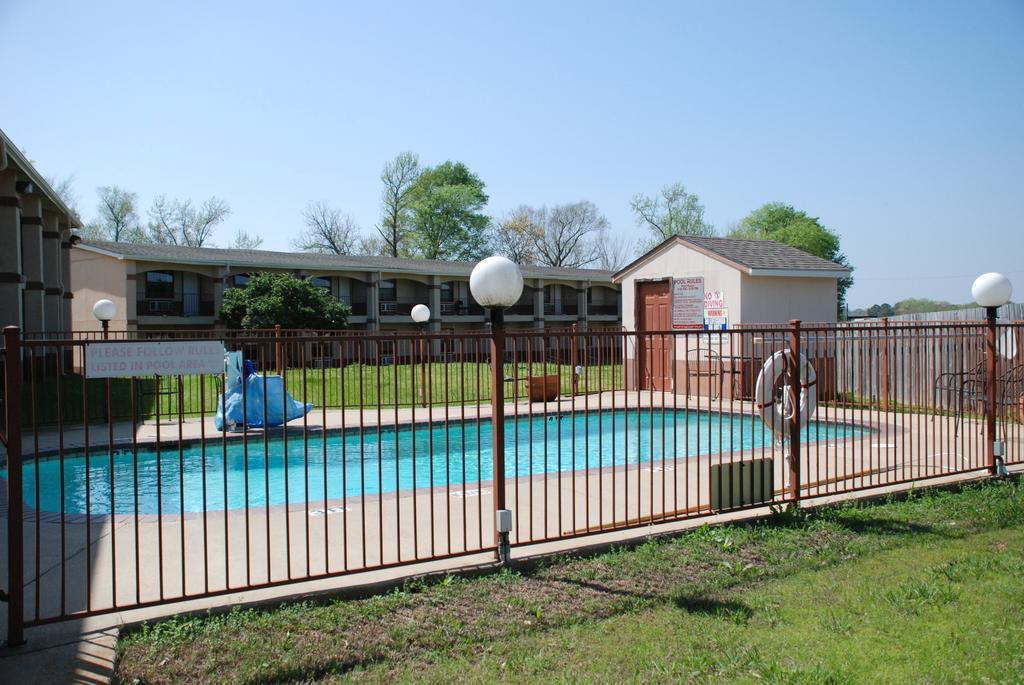 Apple Tree Inn Lindale Exterior photo